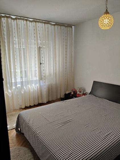 Apartament cu 3 camere semidecomandat în Lipovei