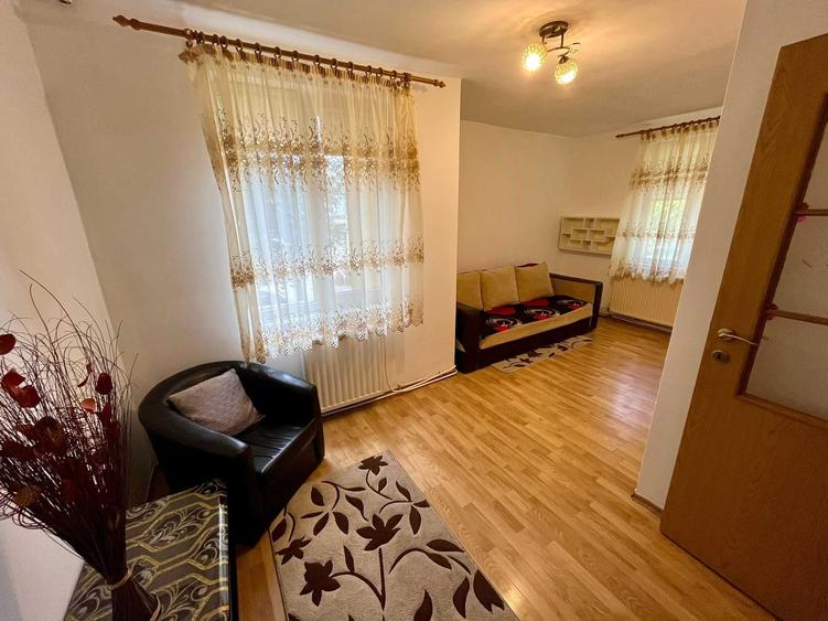 Apartament cu 3 camere decomandat în Cetate