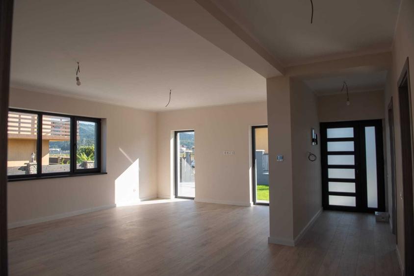 Casă cu 3 camere în Cristian