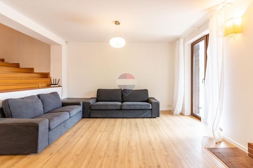 Casă individuală cu 6 camere cu Teren 751 Mp în Corbeanca