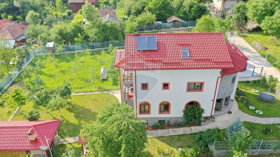 Casă / Vilă cu 8 camere de vânzare - 50