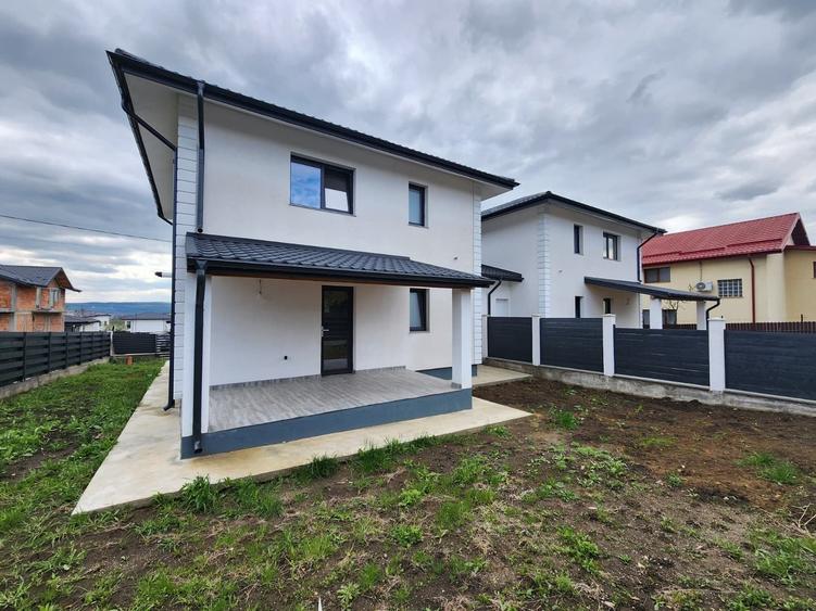 Duplex cu 4 camere cu Canalizare în Valea Adâncă