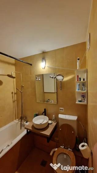 Apartament cu 3 camere semidecomandat în 13 Septembrie