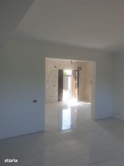 Casă cu 4 camere cu Teren 300 Mp în Valu lui Traian