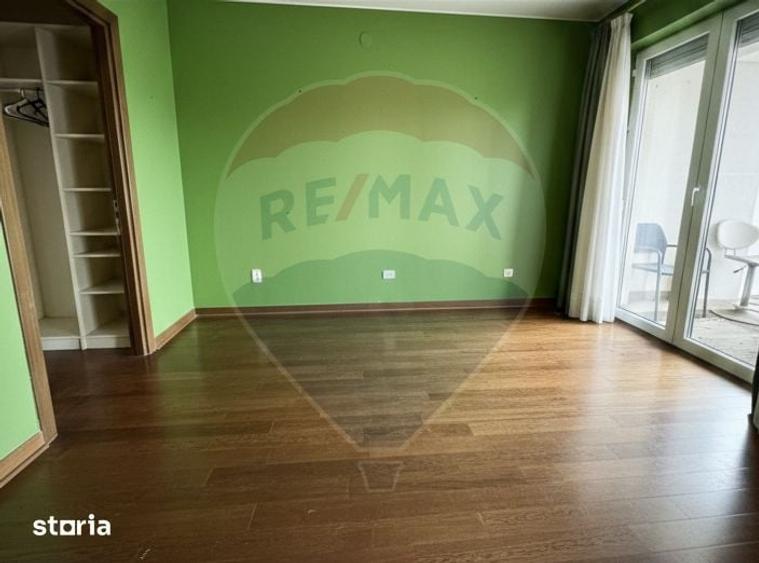 Apartament cu 4 camere decomandat în Văcăresti