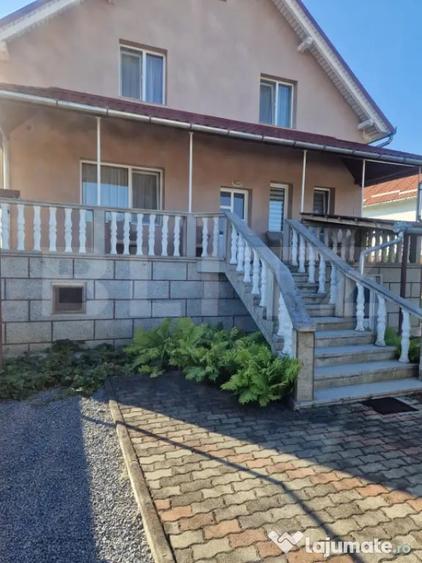 Casă cu 7 camere cu Teren 830 Mp în Central