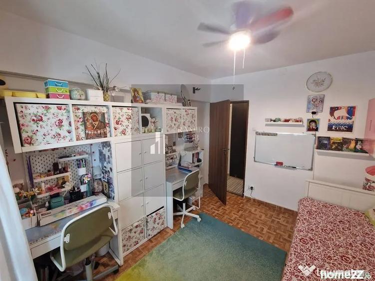 Apartament cu 4 camere semidecomandat în Central