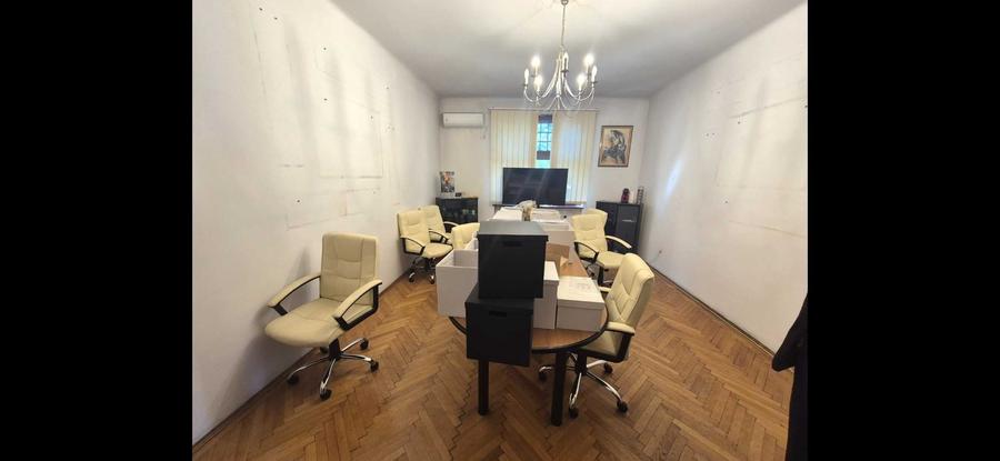 Apartament cu 3 camere decomandat în Romană