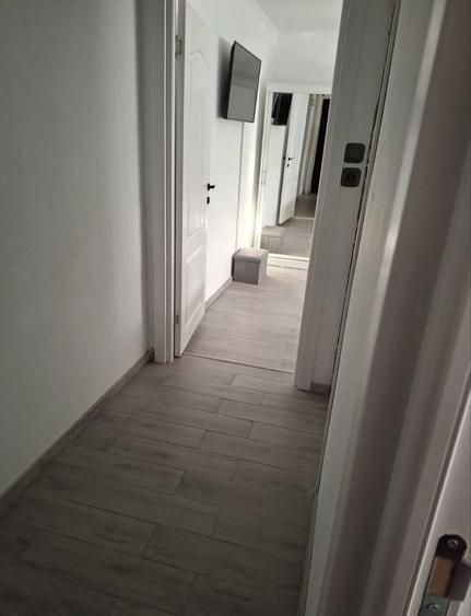 Vand apartament cu doua camere , zona Velenta - 6