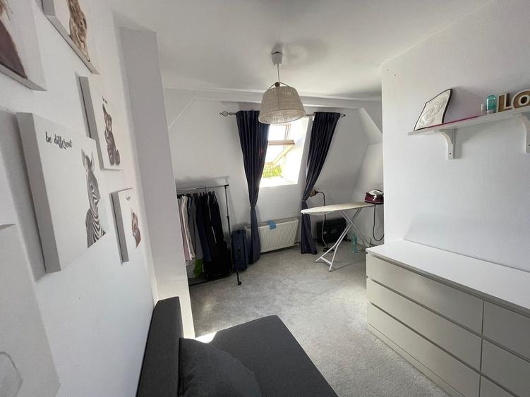 Apartament cu 3 camere semidecomandat, mobilat în Brâncoveanu