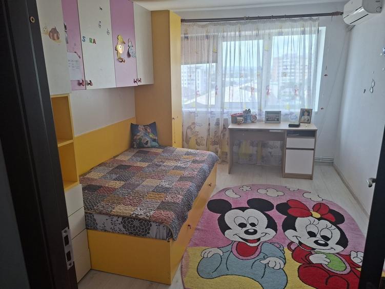 Apartament cu 3 camere decomandat în Dragomirești