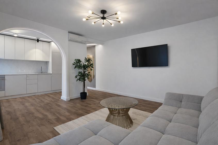 Apartament cu 2 camere semidecomandat, mobilat în P-ța Amzei