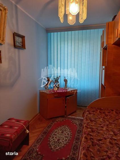 Apartament cu 4 camere decomandat, mobilat în Far