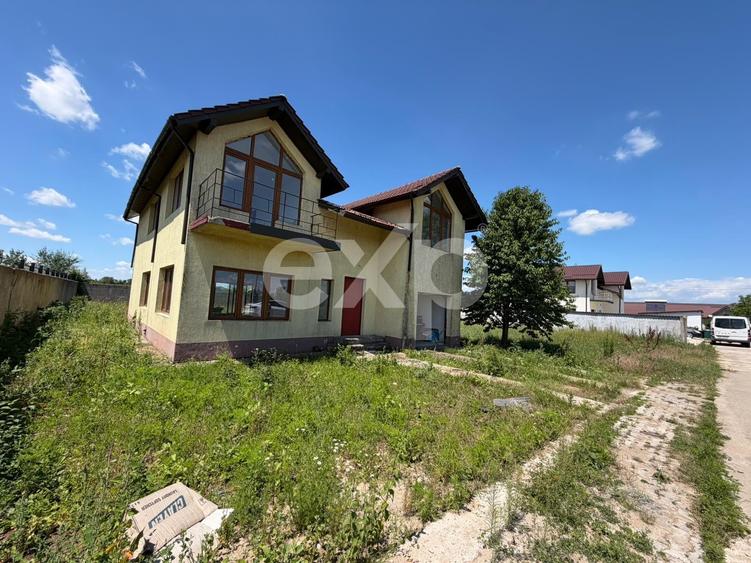 Casă individuală cu 6 camere cu Garaj în Butimanu