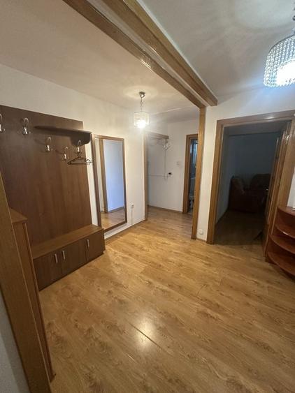 Apartament cu 4 camere decomandat în Popoveni