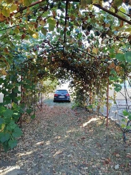Casă cu 4 camere cu Teren 100 Mp în Buzoești