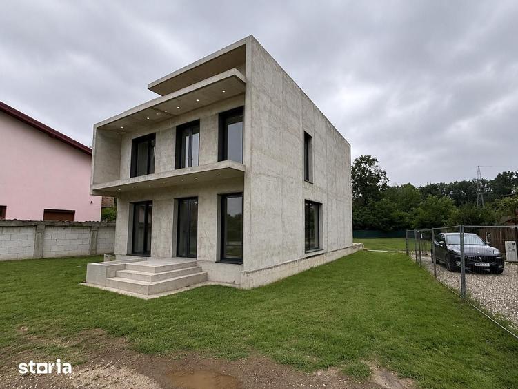 Casă cu 5 camere cu Teren 1040 Mp în Central