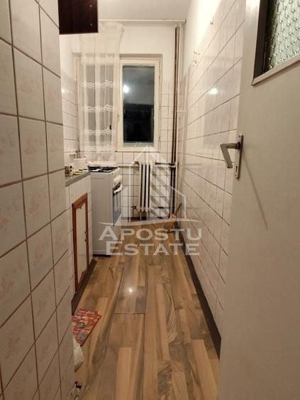 Apartament cu 2 camere semidecomandat, mobilat în Dacia