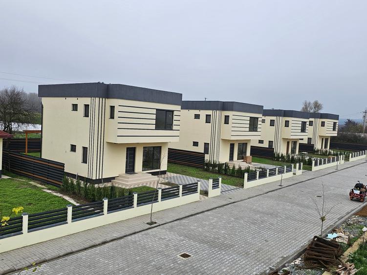 Casă individuală cu 4 camere cu Canalizare în Nord