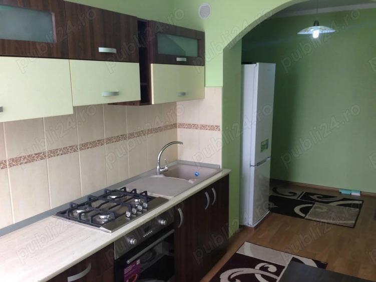 Apartament cu 3 camere decomandat în Vitrometan