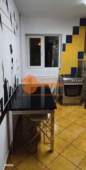 Apartament cu 4 camere decomandat în Crângași