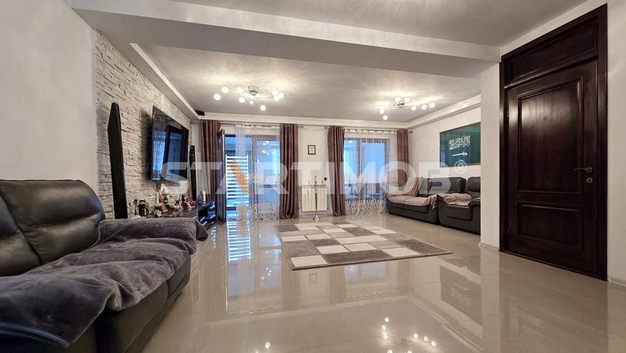 Duplex cu 6 camere cu Canalizare în Central