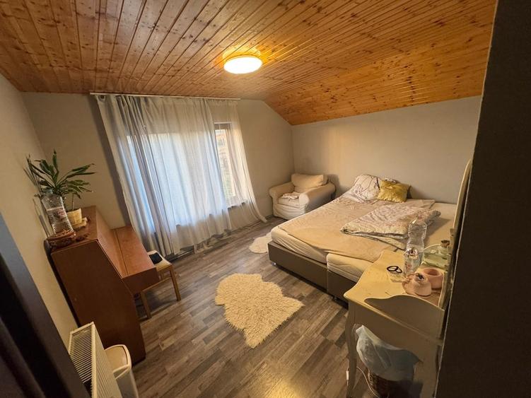 Casă cu 4 camere cu Teren 5 Mp în Exterior Vest