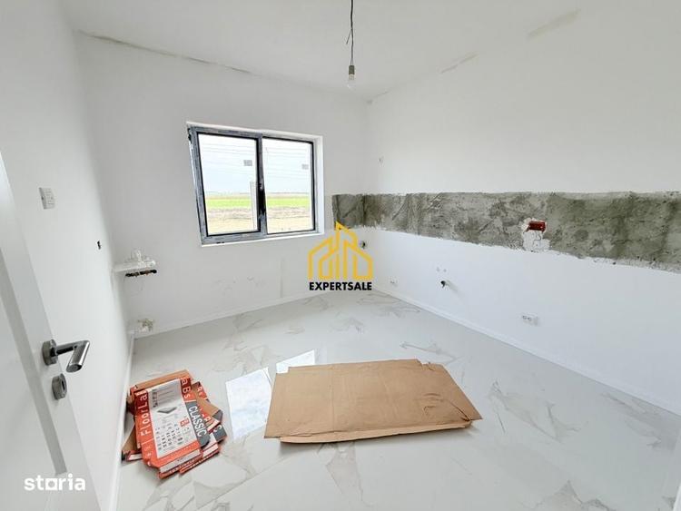 Casă cu 4 camere în Olteni