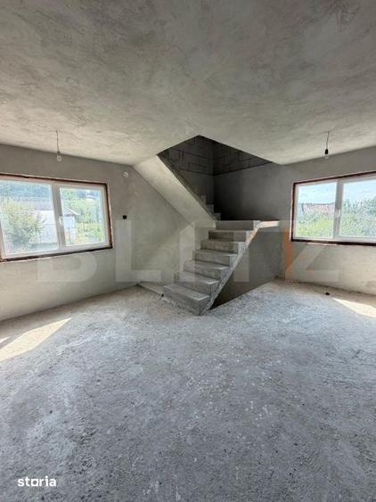 Casă cu 8 camere cu Teren 700 Mp în Șcheia