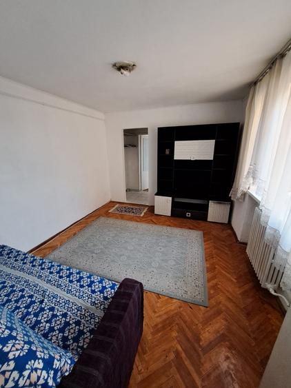 Apartament cu 2 camere semidecomandat, mobilat în Universității
