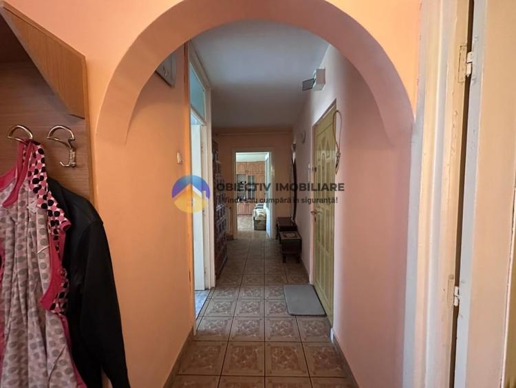 Apartament 3 camere de vânzare - Zona Centrală / 2 băi - 1