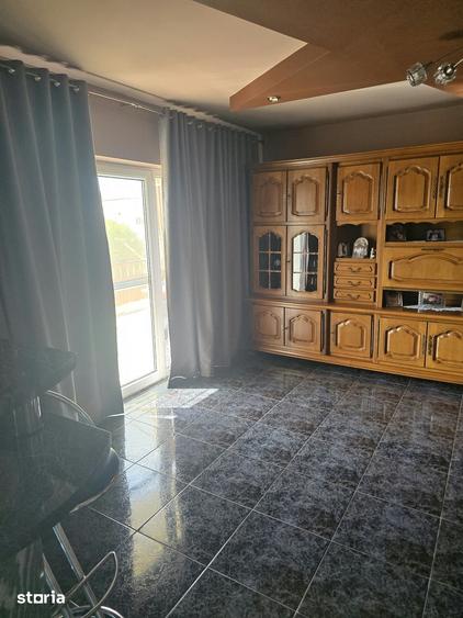 Apartament cu 4 camere decomandat în Micro 16