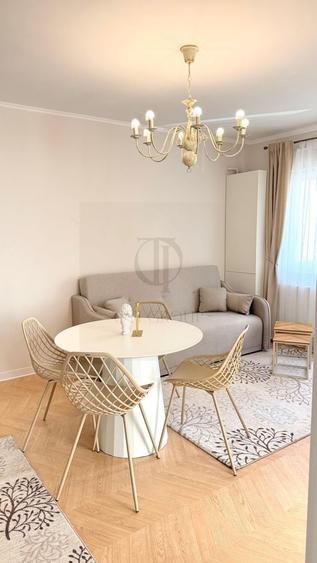 Apartament cu 3 camere semidecomandat în Florești