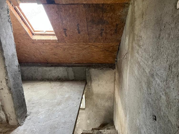 Casă cu 6 camere cu Teren 2000 Mp în Uliești