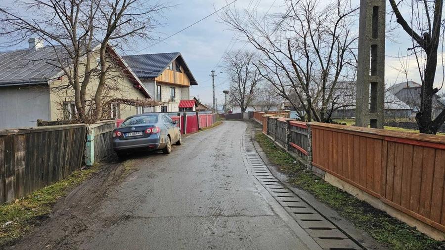 Teren de 3000 mp, în Stroiești