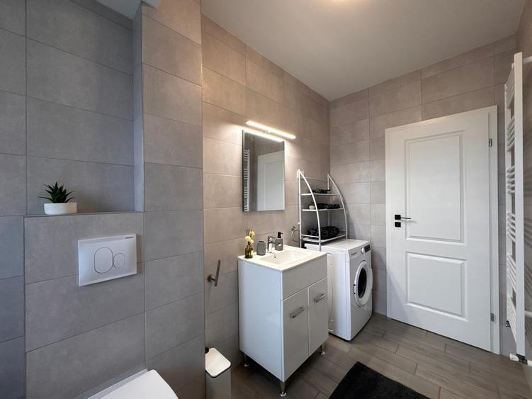 Apartament cu 3 camere decomandat, mobilat în Cristian