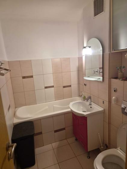 Apartament cu 2 camere decomandat în Girocului