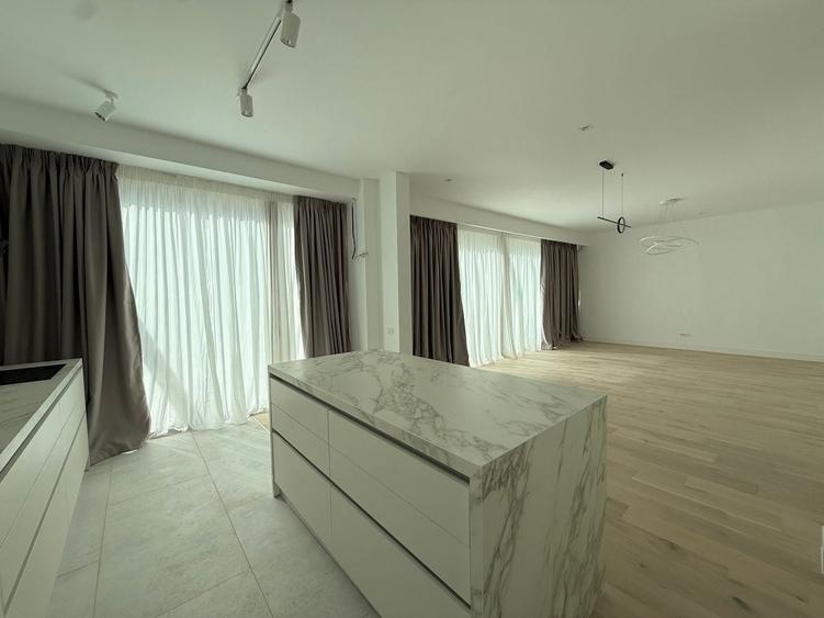 Casă individuală cu 6 camere cu Canalizare în Pipera
