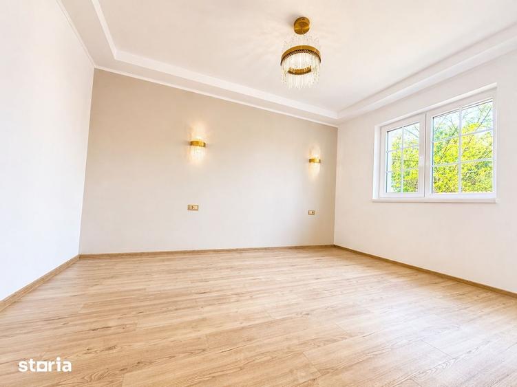 Casă cu 5 camere cu Teren 338 Mp în Lipovei