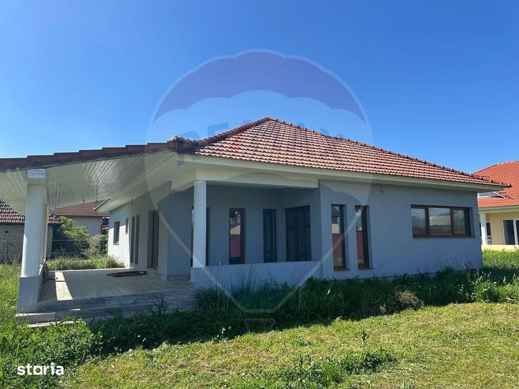 Casă cu 4 camere cu Teren 718 Mp în Central
