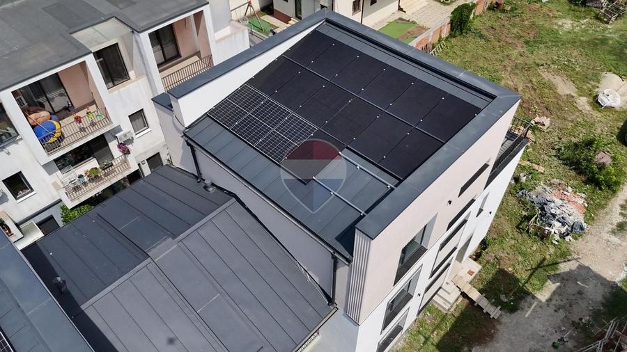 Casă cu 8 camere cu Teren 300 Mp în Ultracentral