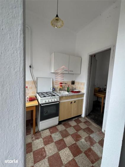 Casă cu 4 camere cu Teren 2000 Mp în Vest