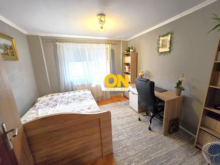 Apartament cu 3 camere decomandat, mobilat în Cetate
