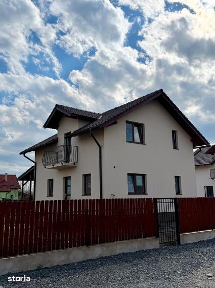 Casă cu 4 camere cu Teren 402 Mp în Central