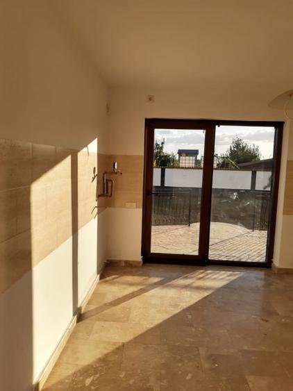 Duplex cu 6 camere cu Canalizare în Joița