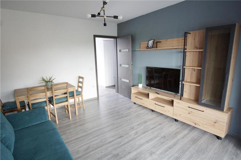 Apartament cu 2 camere decomandat, mobilat în Central