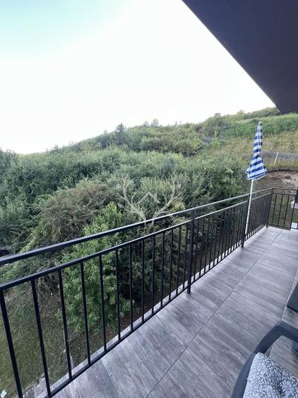 Apartament cu 3 camere decomandat, mobilat în Florești
