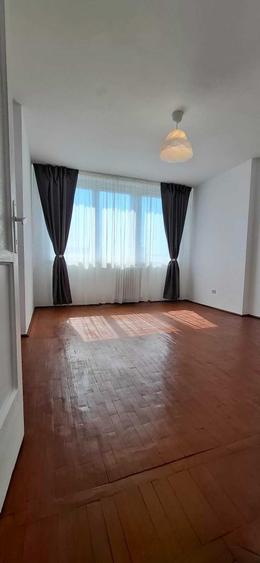 Apartament cu 2 camere semidecomandat în Gara de Nord