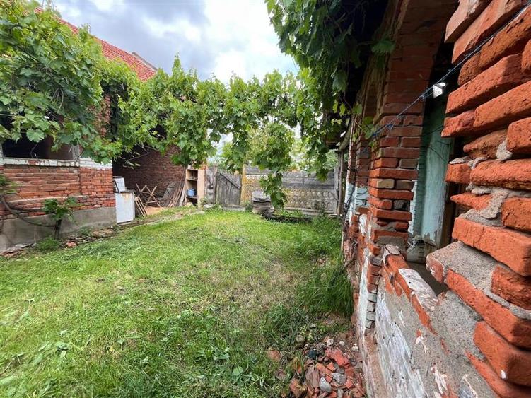 Casă individuală cu 3 camere cu Teren 1699 Mp în Honorici