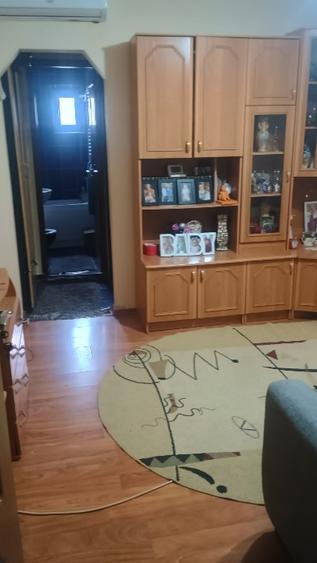 Apartament cu 2 camere semidecomandat în Craiovița Nouă
